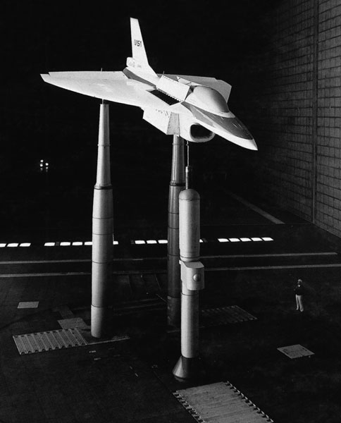 AERODINAMIČKI TUNEL, model zrakoplova u aerodinamičkom tunelu