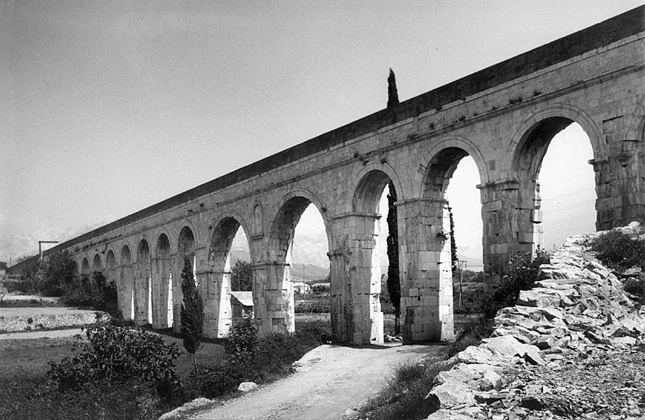 AKVEDUKT, Dioklecijanov, pokraj Splita AKVEDUKT, Dioklecijanov, pokraj Splita